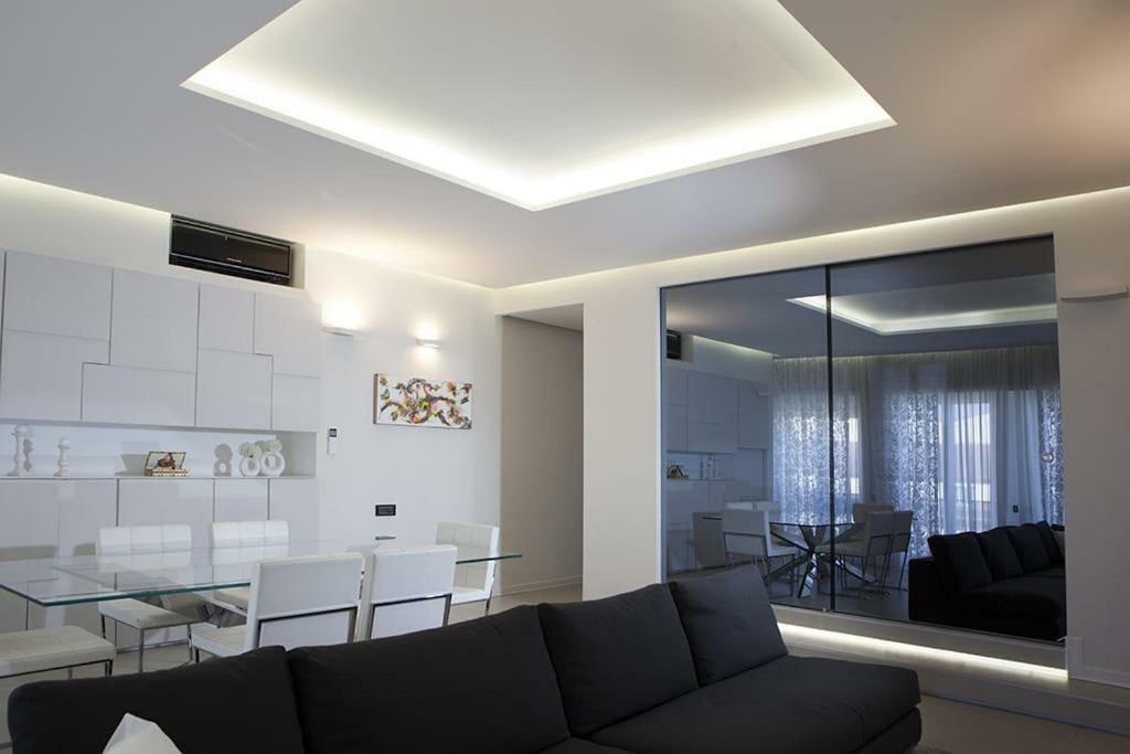 דירות Crystal Skyline Neapolis מראה חיצוני תמונה